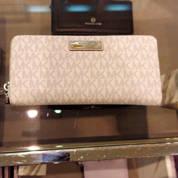 Bright White Logo Michael Kors wristlet